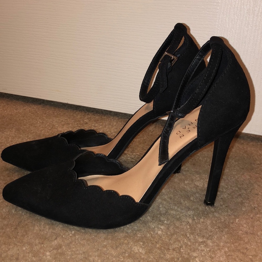 women’s black stiletto heels